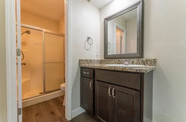 Building Photo - PRELEASING FOR MAY 2026!! Gorgeous 2 bedroom 2 Bath 2 Car Garage Duplex!!