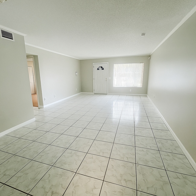 Building Photo - 725 Northlake Blvd