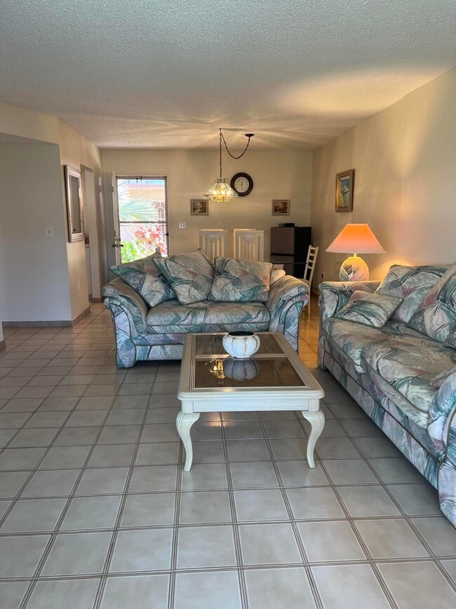 Building Photo - 504 Davis Rd