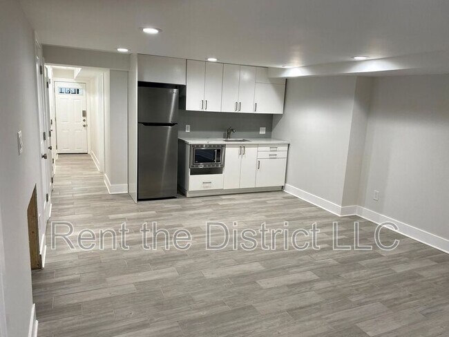 Building Photo - 1316 Staples St NE