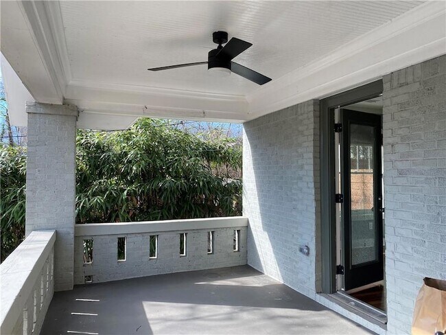 Building Photo - 997 Woodbourne Dr SW