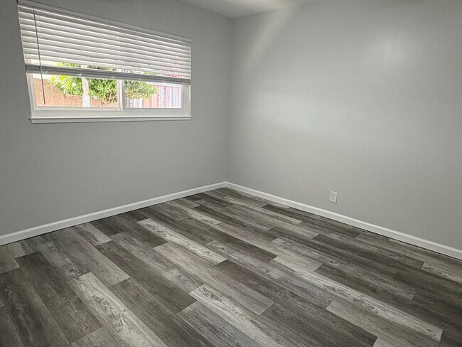 Building Photo - 2302 La Salle Dr