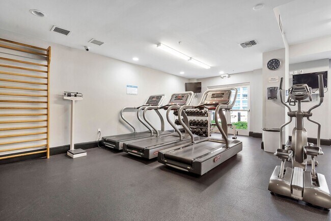 Building Photo - 3001 NE 185th St