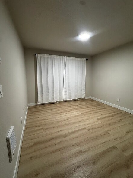 Building Photo - 7414 N Albina Ave