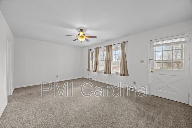 Building Photo - 2616 Redbud Dr