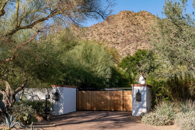 Building Photo - 6723 N Desert Fairways Dr