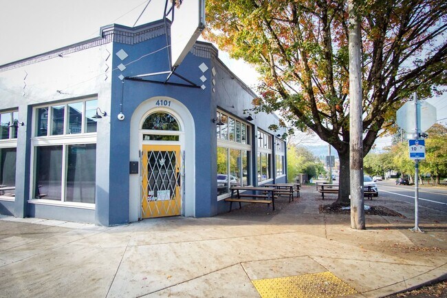 Building Photo - Spacious 2 Bedroom with Stylish Updates + A/C, W/D, D/W!