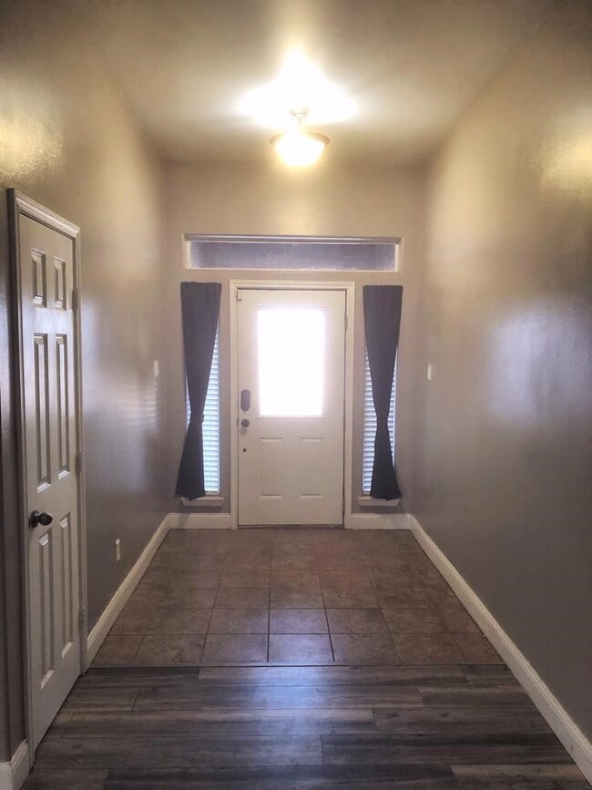 Building Photo - 619 Cabrillo Dr