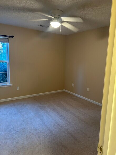 Building Photo - 100 Glenlea Ln