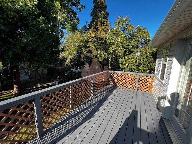 Building Photo - Adorable Historical Home