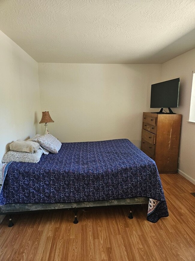 Building Photo - Turnkey Townhome
