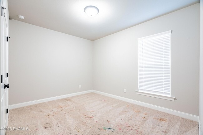 Building Photo - 102 Jubilation St