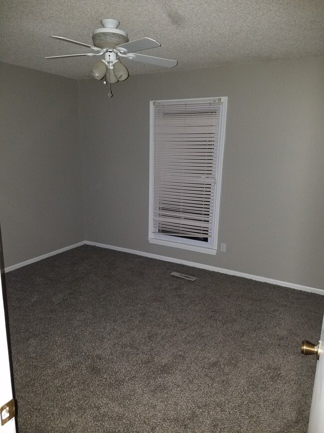 Building Photo - 135 E Ritter St