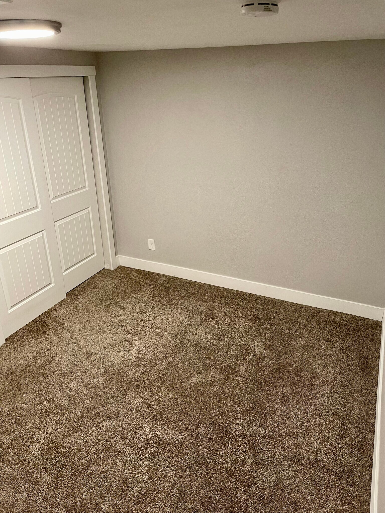 Bedroom - 165 W Midway Blvd