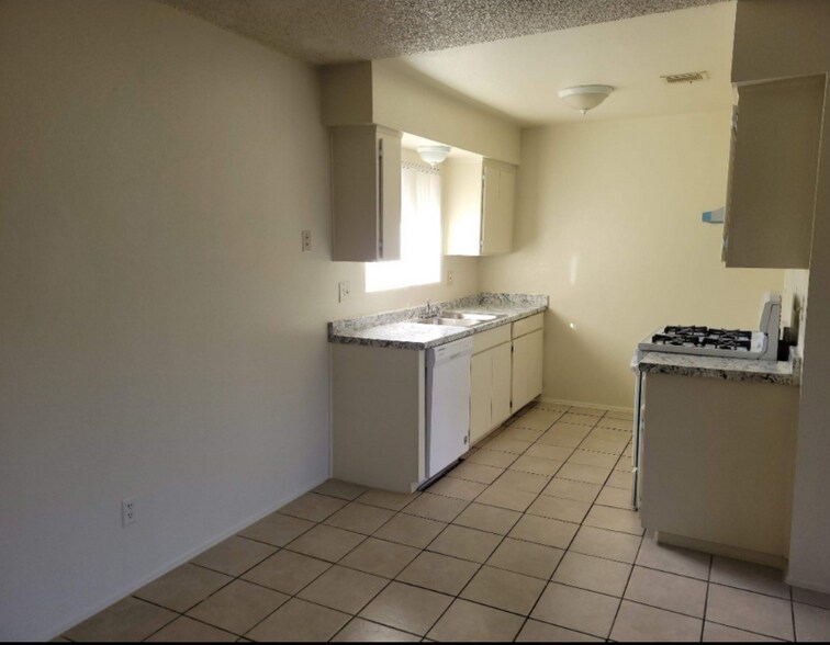 Building Photo - 15531 Barranca Way