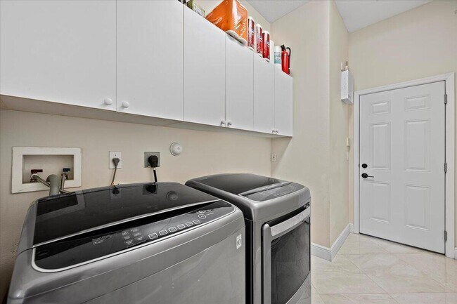 Building Photo - 4241 Wellington Shores Dr