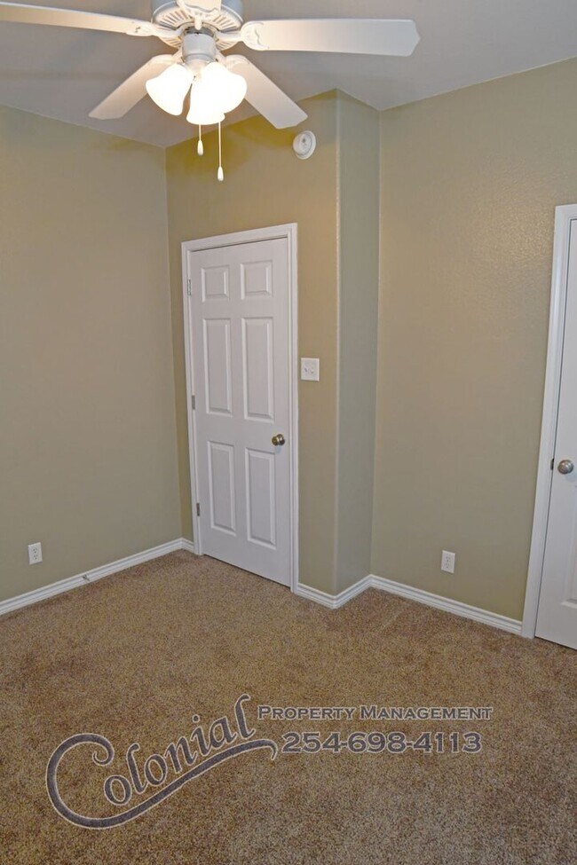 Building Photo - AVAILABLE NOW!!!!!