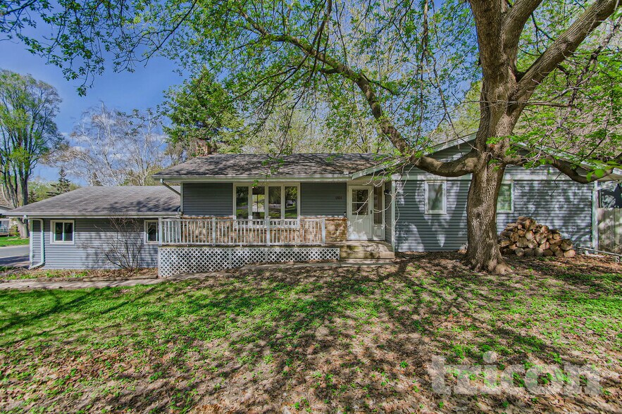 Building Photo - 13101 Thomas Ave