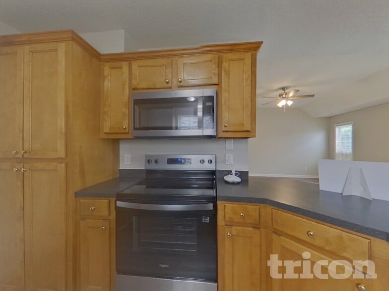 Building Photo - 608 Cottontail Ct N