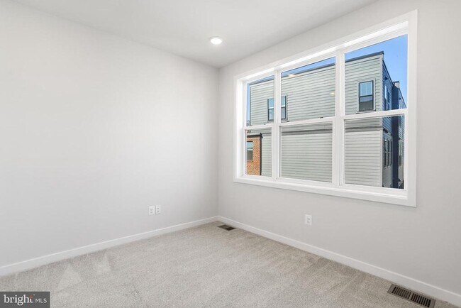 Building Photo - 133 Warburton St