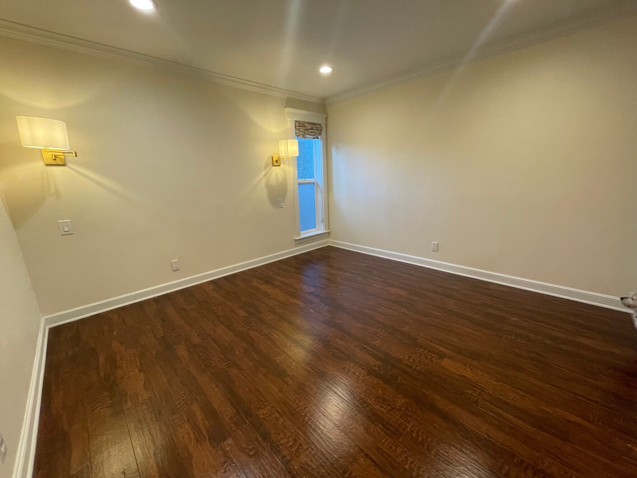 Building Photo - 480 E Okeefe St