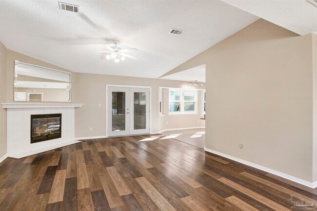 Building Photo - 4036 Shorewood Dr