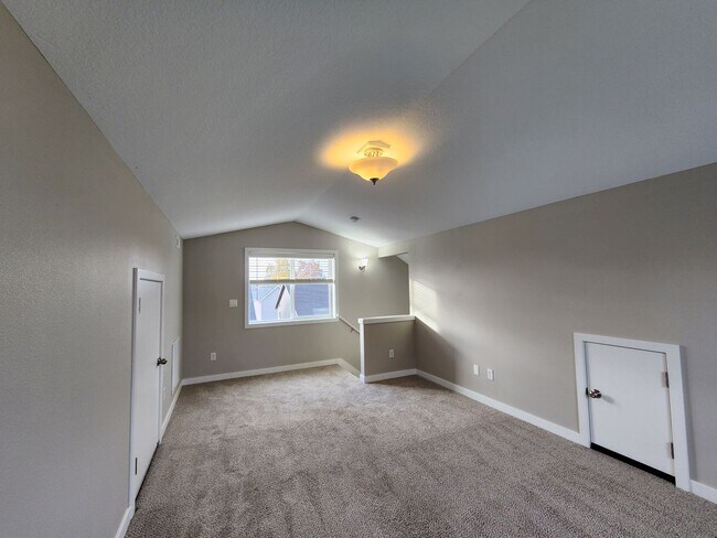 Building Photo - FIRST  FULL  MONTH'S   RENT  FREE     Lovely 2019 single-family home in Newberg