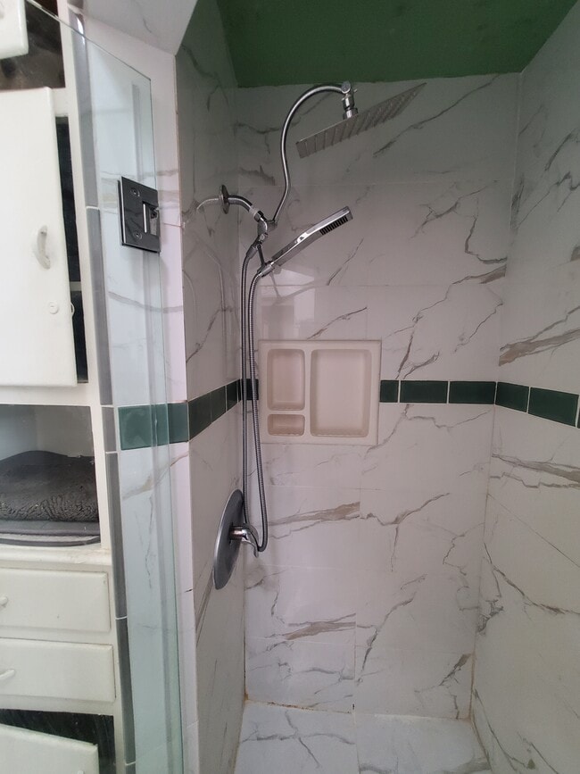 Building Photo - 103 S Ardmore Ave