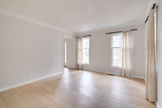 Building Photo - Chapel Hill Retreat: Spacious 4-Bedroom with Fenced-in Backyard