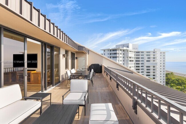 Building Photo - 251 Crandon Blvd