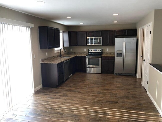 Building Photo - 480 Honeysuckle Creek Dr