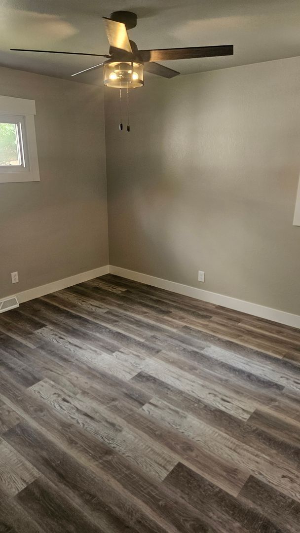 Building Photo - 3 Bedroom Cozy Remodeled Home