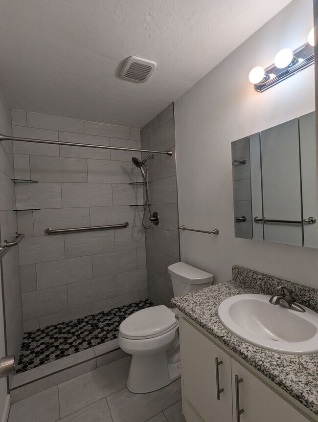 Building Photo - 2 bedroom/ 2 bath in Turkey Creek Forest