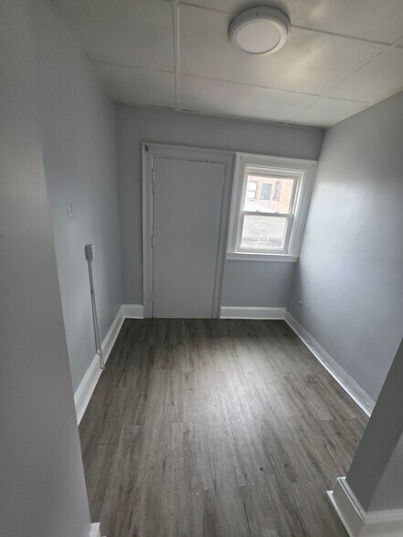 Building Photo - 325 Roseville Ave