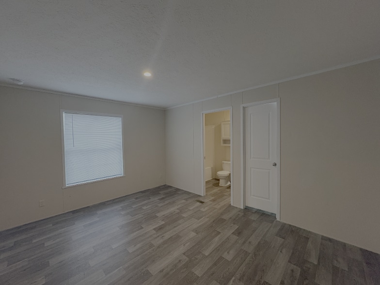 Building Photo - 295 Ironridge