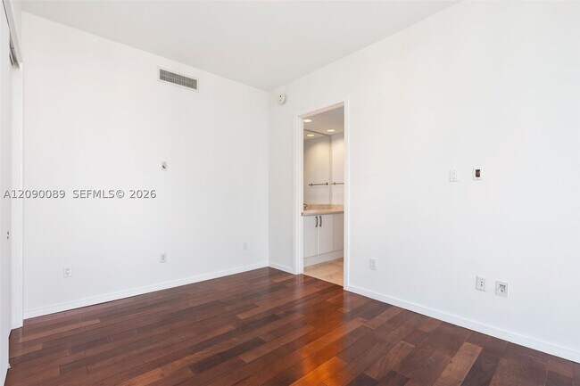 Building Photo - 5959 Collins Ave