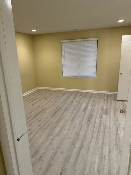 Building Photo - 2702A Sussex Ct