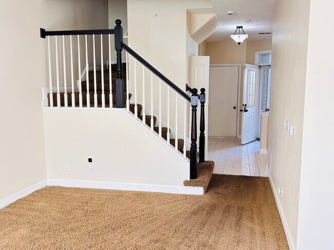 Building Photo - 988 Sheridan Cir