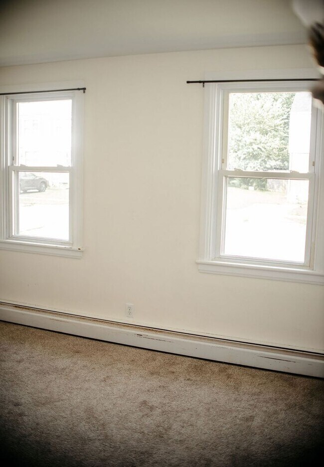 Building Photo - 1078 Kelly Dr