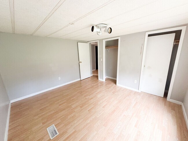 Building Photo - Italian Estates Property Management