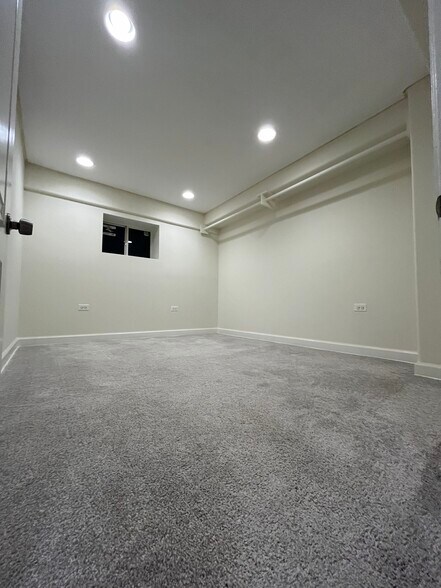 Building Photo - 3424 N Hamlin Ave