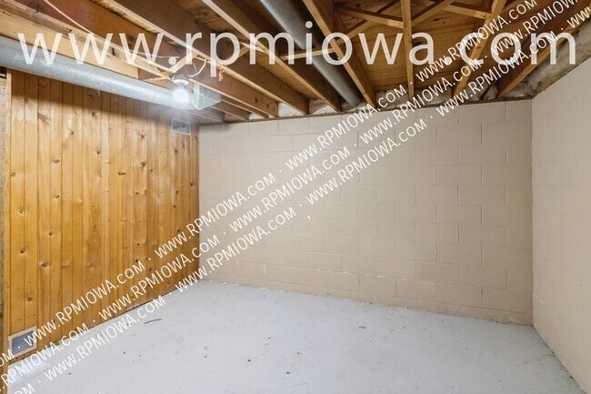 Building Photo - RANCH HOME IN ANKENY!! 3 Bed, 1 Bath home ...