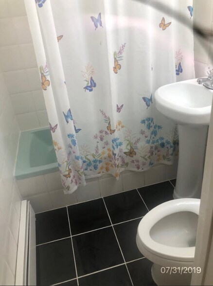 Building Photo - 53 Carman St