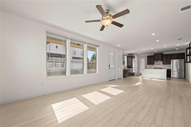 Building Photo - 8011 Orizzonte St