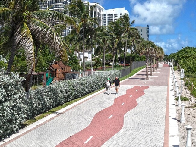 Building Photo - 4747 Collins Ave