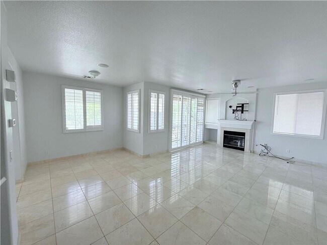 Building Photo - Amazing condominium in gated upscale neigh...