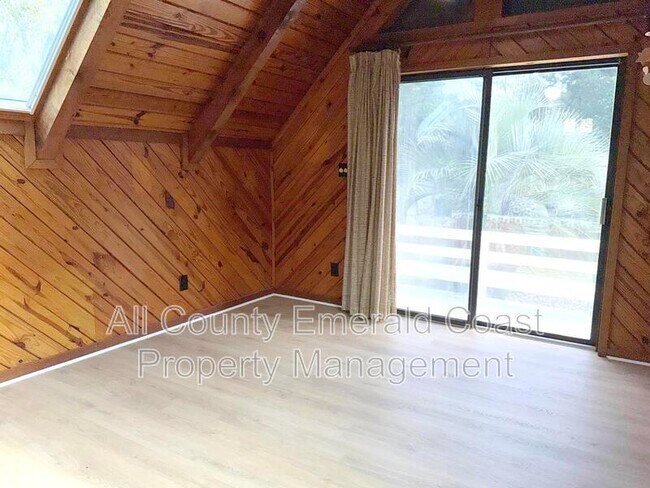 Building Photo - 504 Kelly St