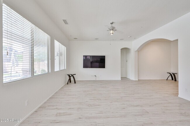 Building Photo - 30870 N 125th Dr