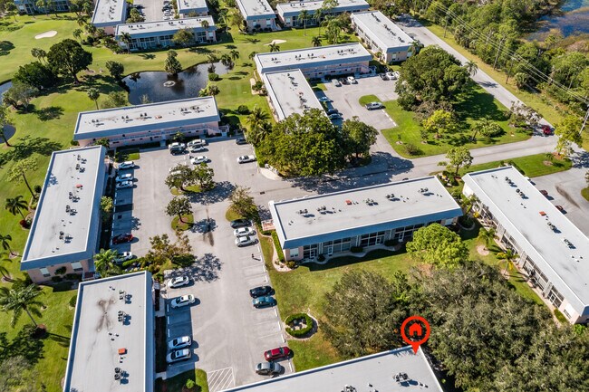 Building Photo - 18081 SE Country Club Dr