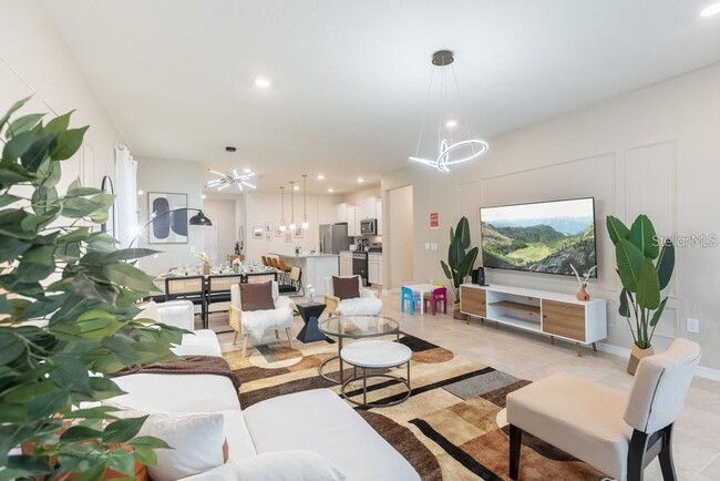 Building Photo - 7215 Oakmoss Loop